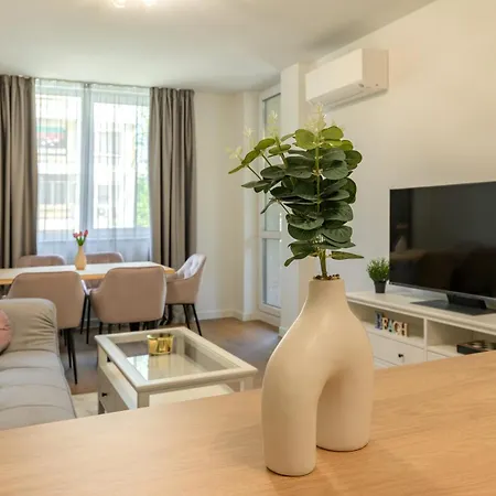 Modern Escape With Private Parking Apartment Varna