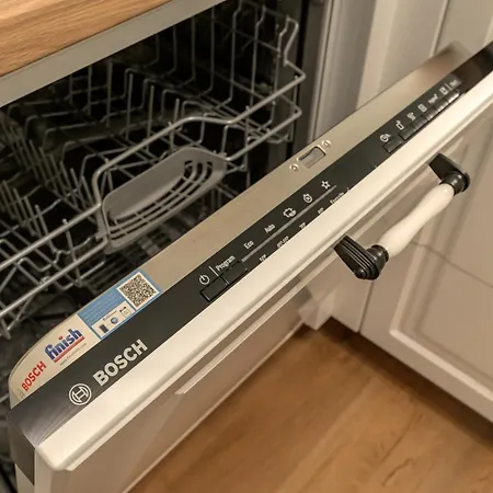 Modern Escape With Private Parking וארנה