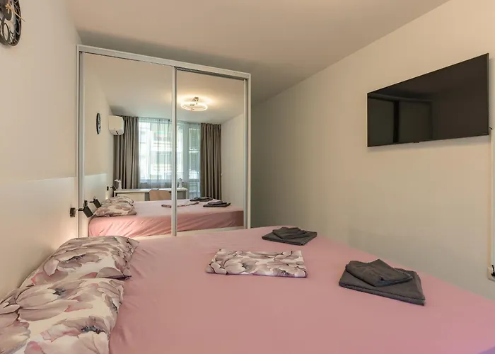 Modern Escape With Private Parking Varna