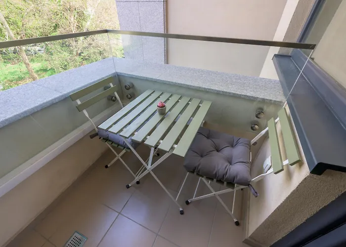 Modern Escape With Private Parking