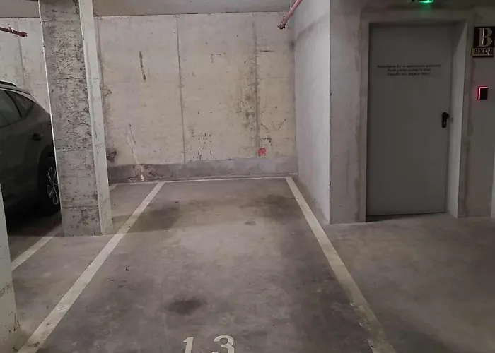 דירה Modern Escape With Private Parking וארנה