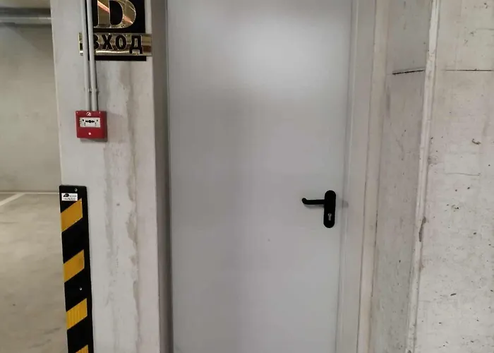 דירה Modern Escape With Private Parking וארנה