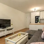 Modern Escape With Private Parking Apartment Varna
