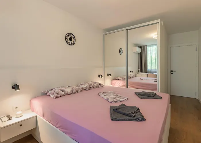 Modern Escape With Private Parking